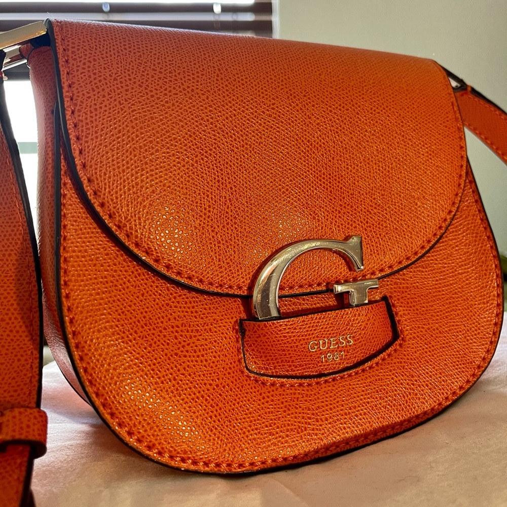 Guess Vintage Logo Crossbody Bag